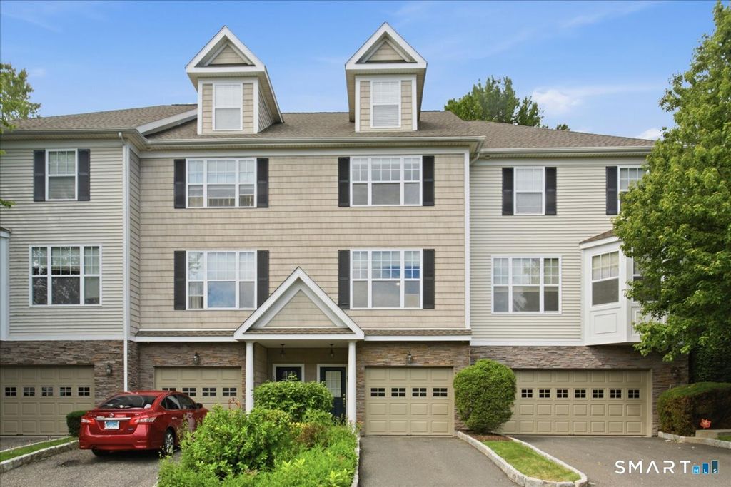26 Maura Lane 26, Danbury, CT 06810