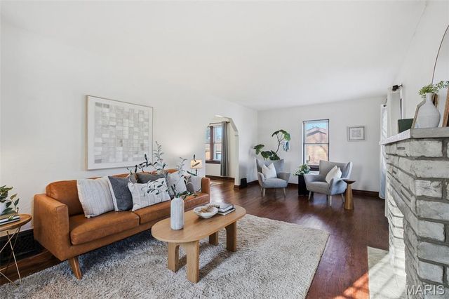 8925 Eden Avenue, St Louis, MO 63123