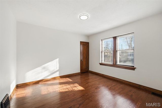 8925 Eden Avenue, St Louis, MO 63123