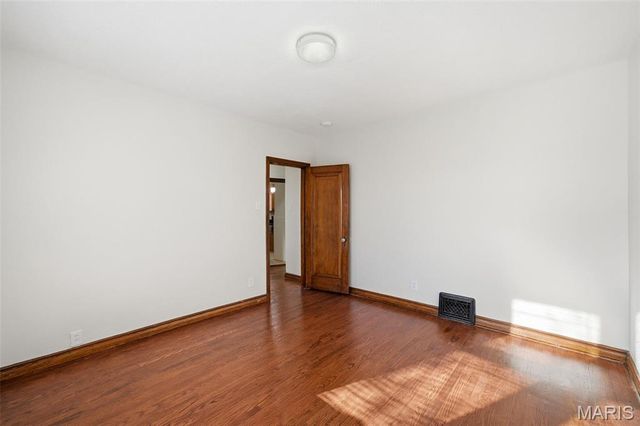 8925 Eden Avenue, St Louis, MO 63123