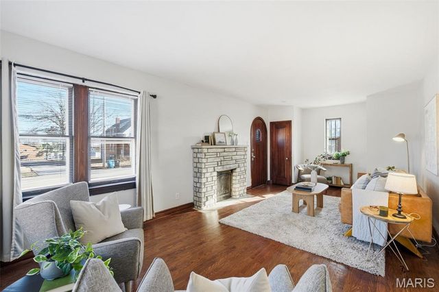 8925 Eden Avenue, St Louis, MO 63123