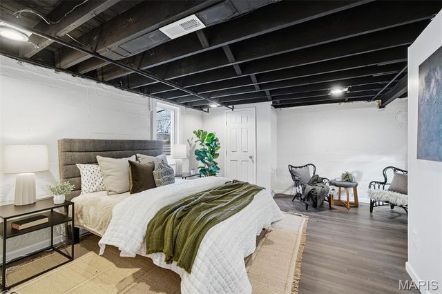 8925 Eden Avenue, St Louis, MO 63123