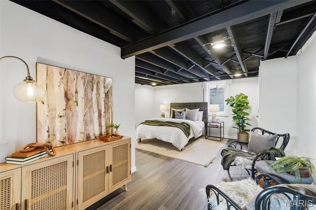 8925 Eden Avenue, St Louis, MO 63123