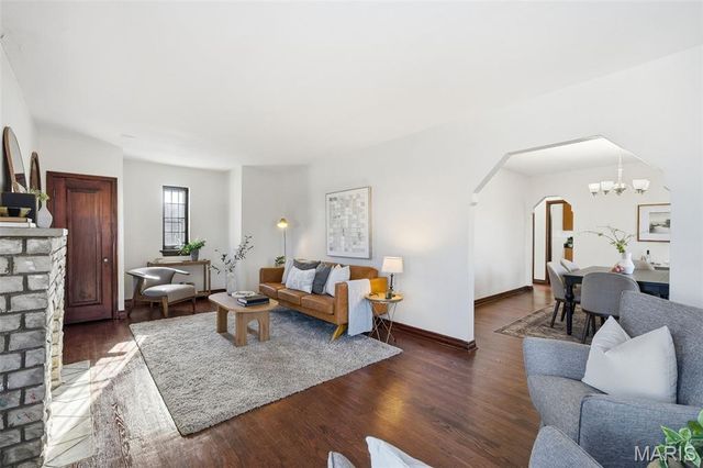 8925 Eden Avenue, St Louis, MO 63123