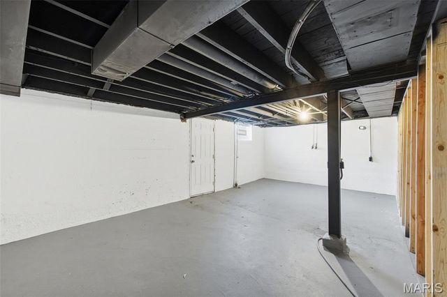 8925 Eden Avenue, St Louis, MO 63123