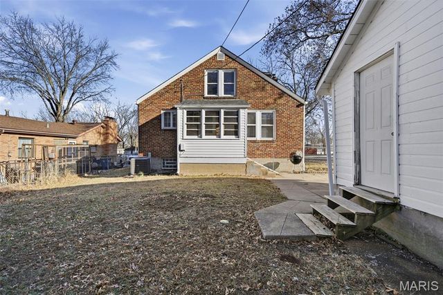8925 Eden Avenue, St Louis, MO 63123