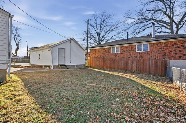 8925 Eden Avenue, St Louis, MO 63123