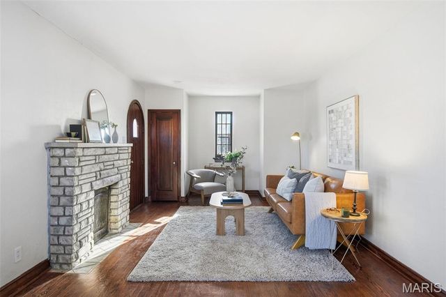 8925 Eden Avenue, St Louis, MO 63123