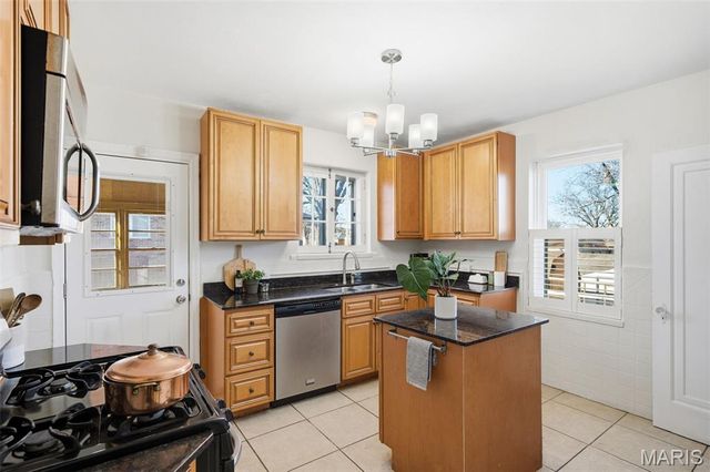 8925 Eden Avenue, St Louis, MO 63123