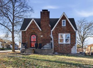 8925 Eden Avenue, St Louis, MO 63123