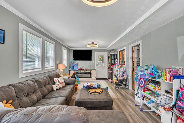 6029 Twelve Oclock Knob RD, Roanoke, VA 24018