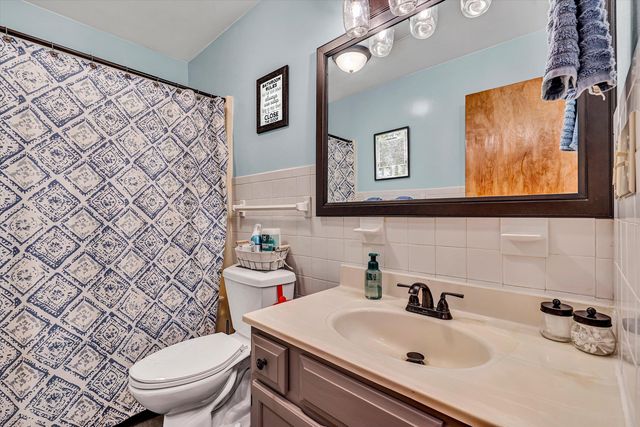 6029 Twelve Oclock Knob RD, Roanoke, VA 24018
