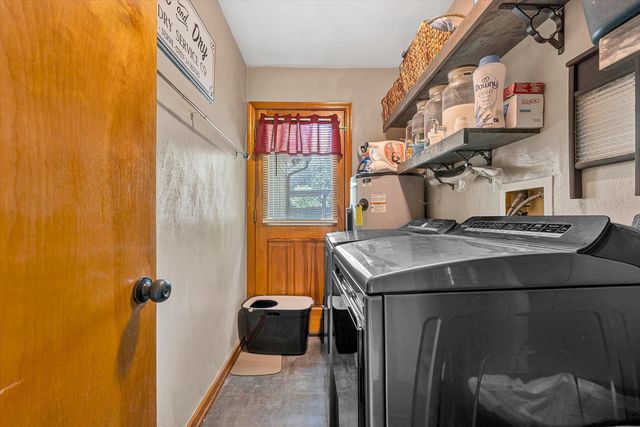 6029 Twelve Oclock Knob RD, Roanoke, VA 24018