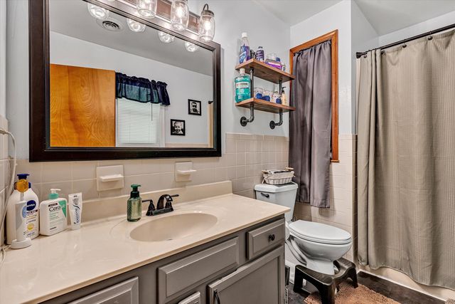 6029 Twelve Oclock Knob RD, Roanoke, VA 24018