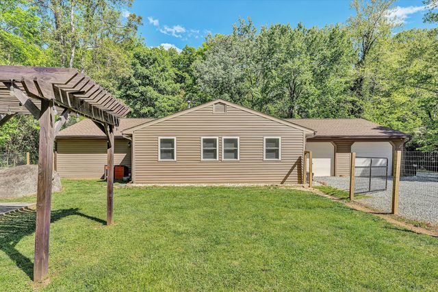 6029 Twelve Oclock Knob RD, Roanoke, VA 24018