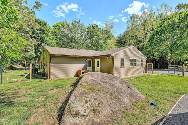 6029 Twelve Oclock Knob RD, Roanoke, VA 24018
