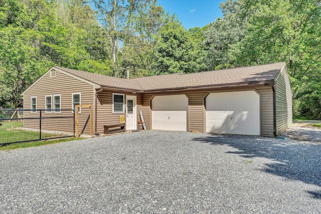6029 Twelve Oclock Knob RD, Roanoke, VA 24018