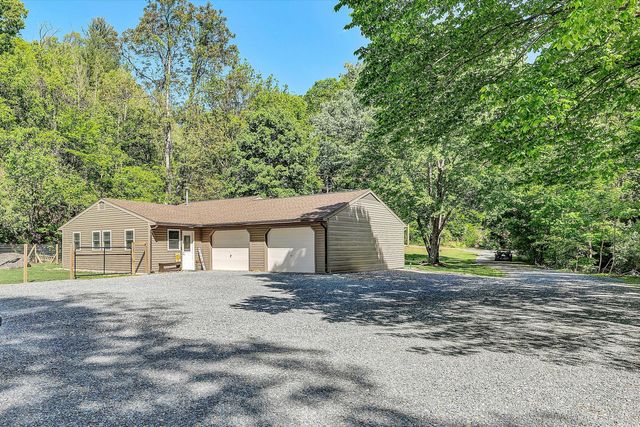 6029 Twelve Oclock Knob RD, Roanoke, VA 24018