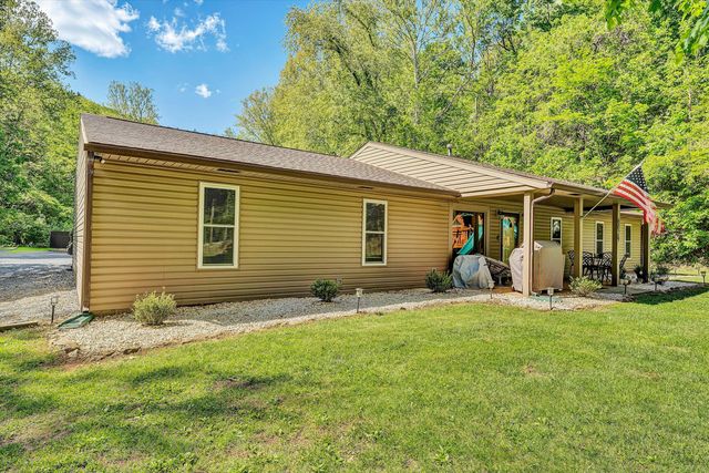 6029 Twelve Oclock Knob RD, Roanoke, VA 24018