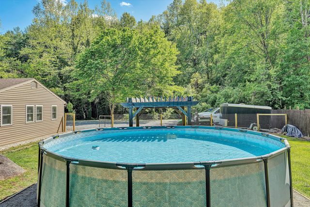 6029 Twelve Oclock Knob RD, Roanoke, VA 24018