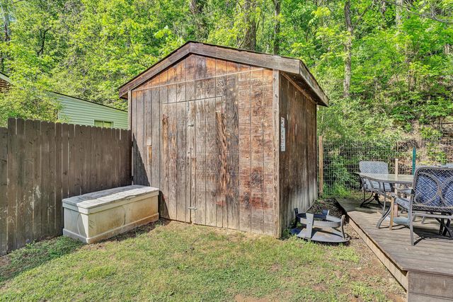 6029 Twelve Oclock Knob RD, Roanoke, VA 24018