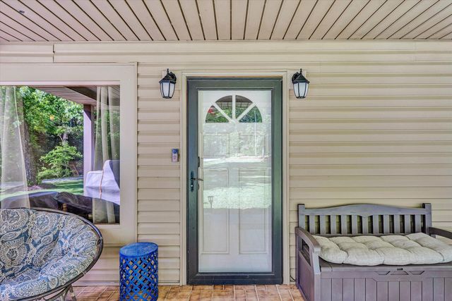 6029 Twelve Oclock Knob RD, Roanoke, VA 24018