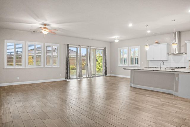 2941 Loyola Avenue, Clovis, CA 93619