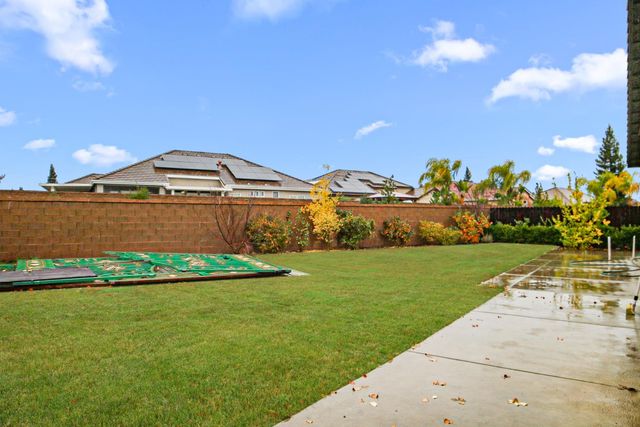 2941 Loyola Avenue, Clovis, CA 93619