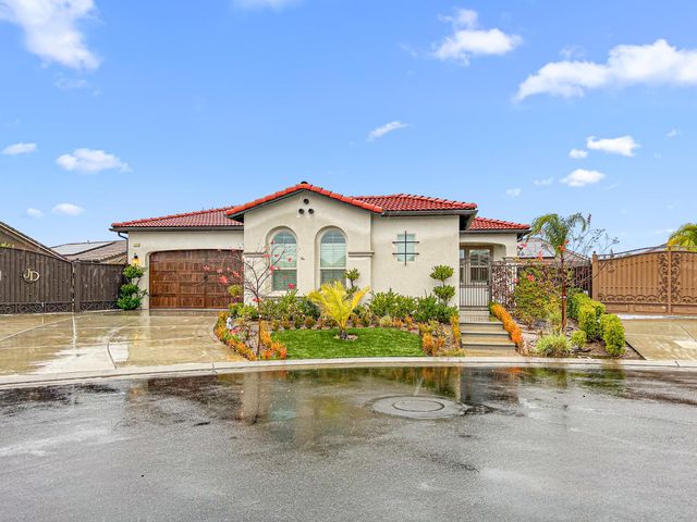 2941 Loyola Avenue, Clovis, CA 93619