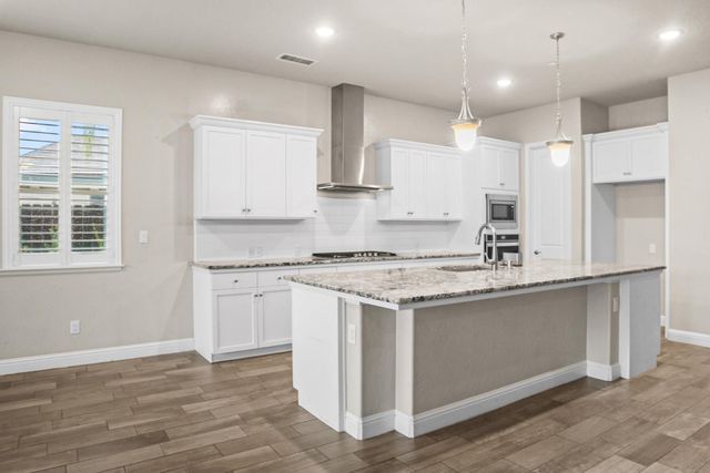 2941 Loyola Avenue, Clovis, CA 93619