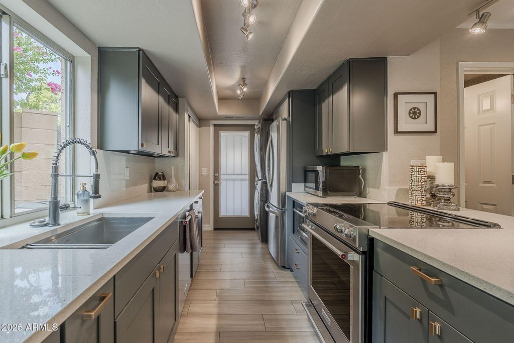 10409 N 10TH Street 1, Phoenix, AZ 85020