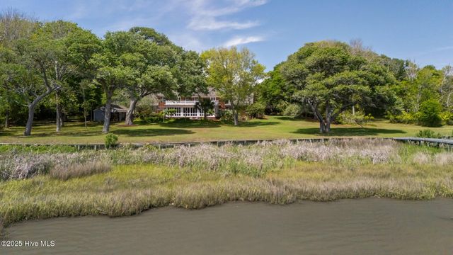130 Harbour Drive, Hubert, NC 28539
