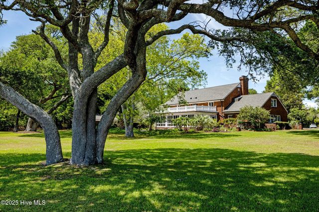 130 Harbour Drive, Hubert, NC 28539