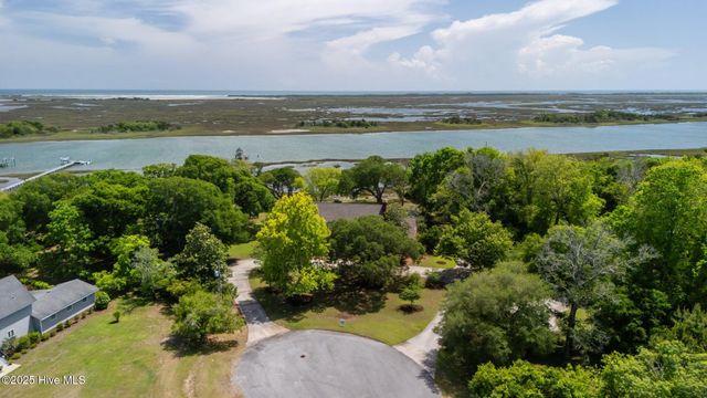 130 Harbour Drive, Hubert, NC 28539