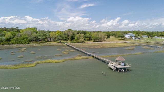 130 Harbour Drive, Hubert, NC 28539