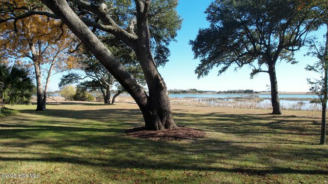 130 Harbour Drive, Hubert, NC 28539