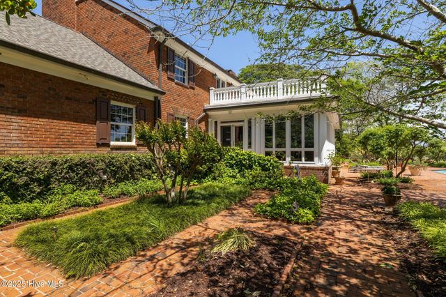130 Harbour Drive, Hubert, NC 28539