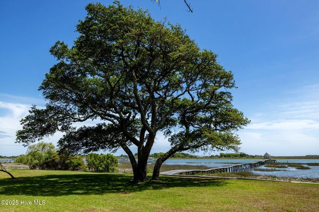 130 Harbour Drive, Hubert, NC 28539