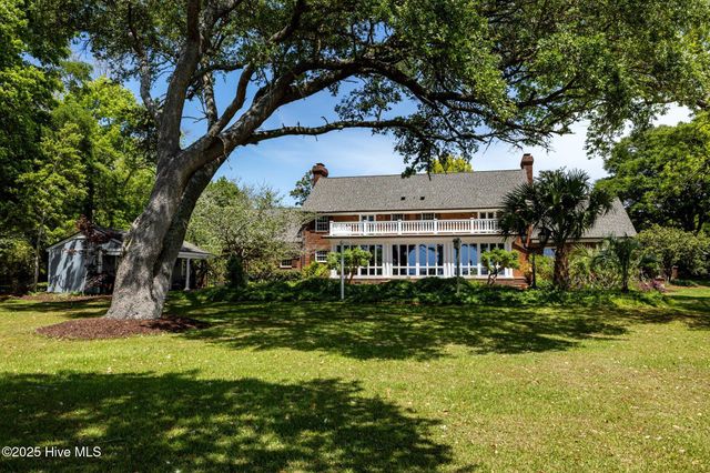 130 Harbour Drive, Hubert, NC 28539