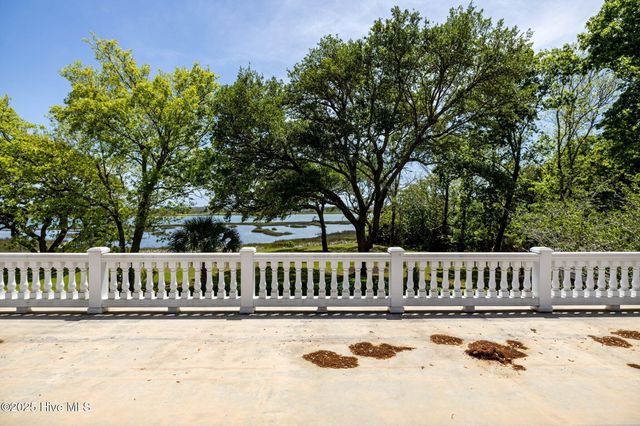 130 Harbour Drive, Hubert, NC 28539