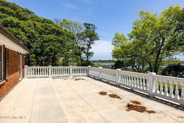 130 Harbour Drive, Hubert, NC 28539