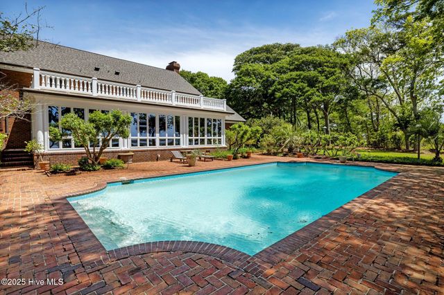 130 Harbour Drive, Hubert, NC 28539