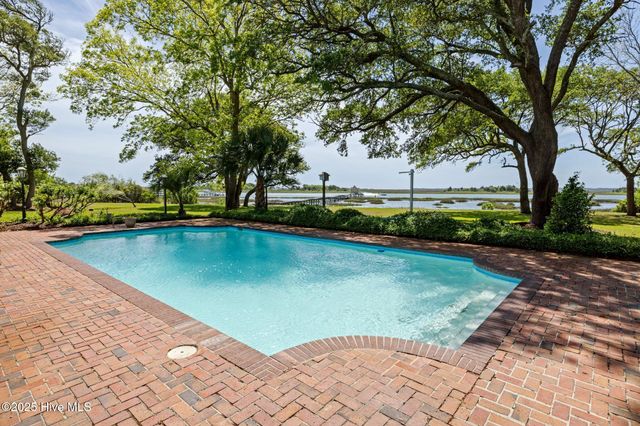 130 Harbour Drive, Hubert, NC 28539