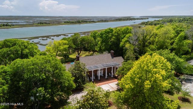 130 Harbour Drive, Hubert, NC 28539