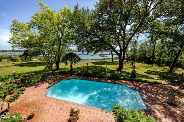 130 Harbour Drive, Hubert, NC 28539