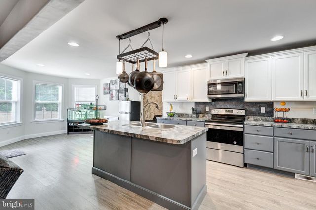 250 CALLIE DR, York, PA 17404