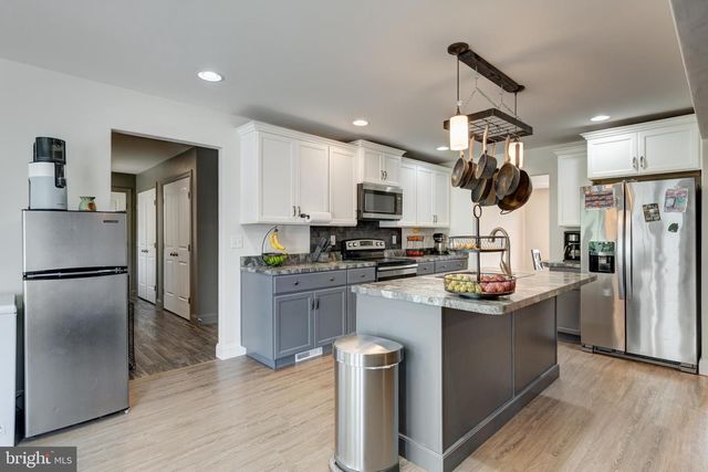 250 CALLIE DR, York, PA 17404