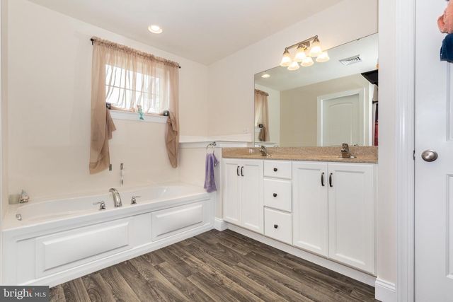 250 CALLIE DR, York, PA 17404