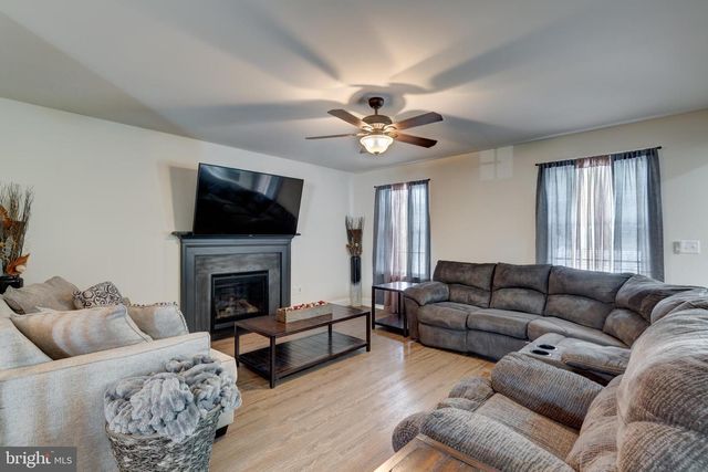 250 CALLIE DR, York, PA 17404
