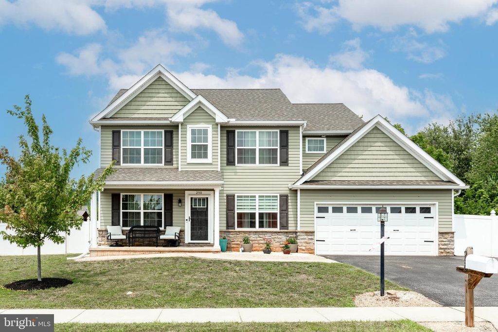250 CALLIE DR, York, PA 17404